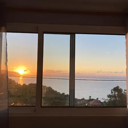 Faria's House * 蓬塔德尔加达